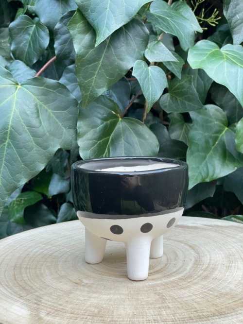 spotty small pot with legs